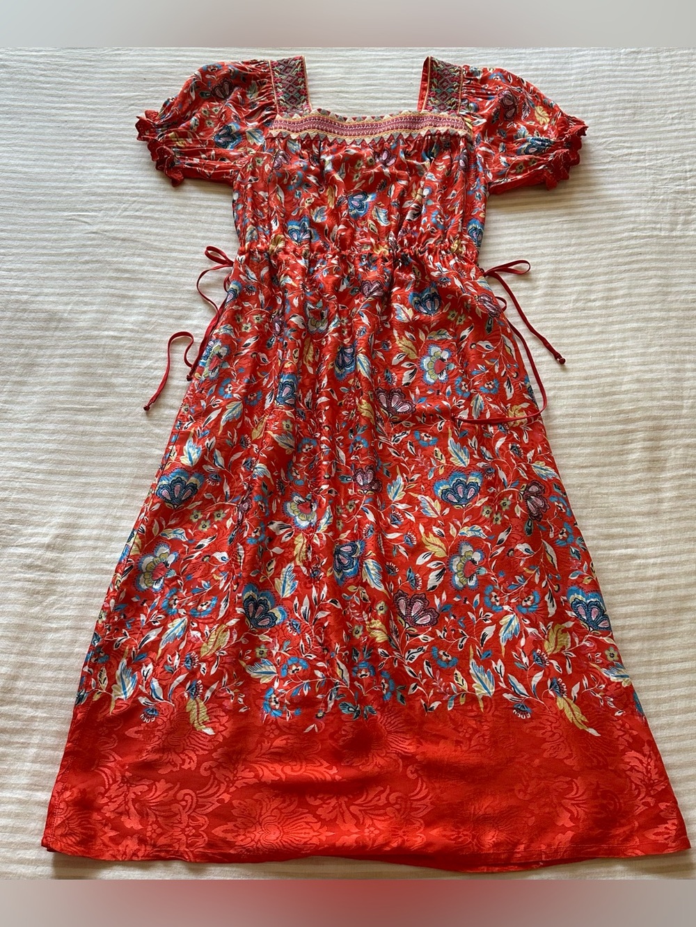 stunning red floral & brocade w embroidered neckline midi dress / size xs